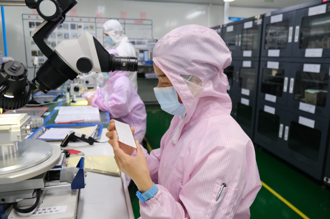 專注品質(zhì)十八載丨江西鴻利曾梅蘭榮獲2022年“南昌市五一勞動獎(jiǎng)?wù)隆? title=
